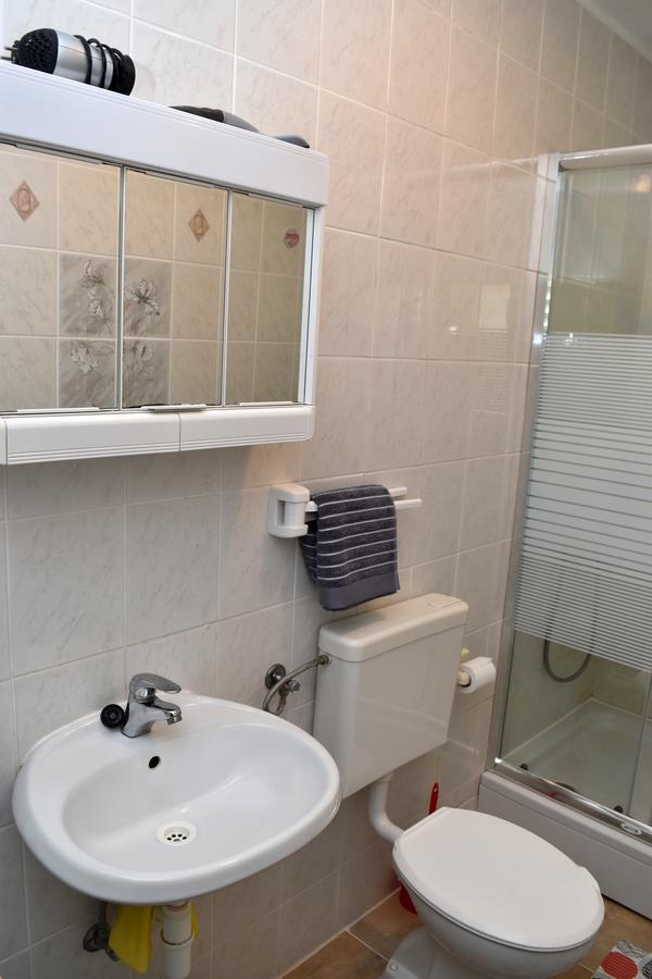 Apartments Oresic Вир Екстер'єр фото